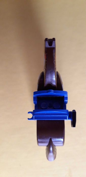 Lego cavalo cobertor azul, circulo vermelho
