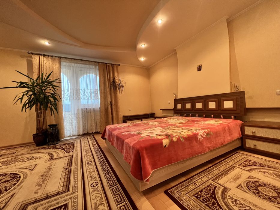 ФАНТАСТИЧНО привабливий будинок в мальовничому місці!