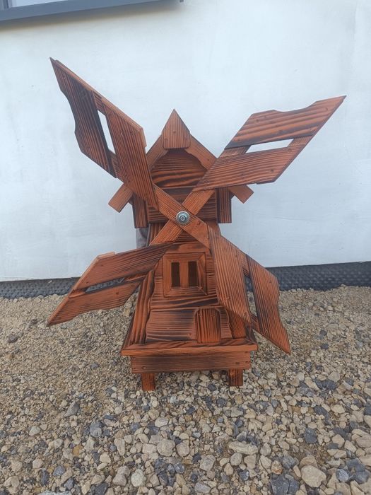 Wiatrak drewniany, wiatrak ogrodowy