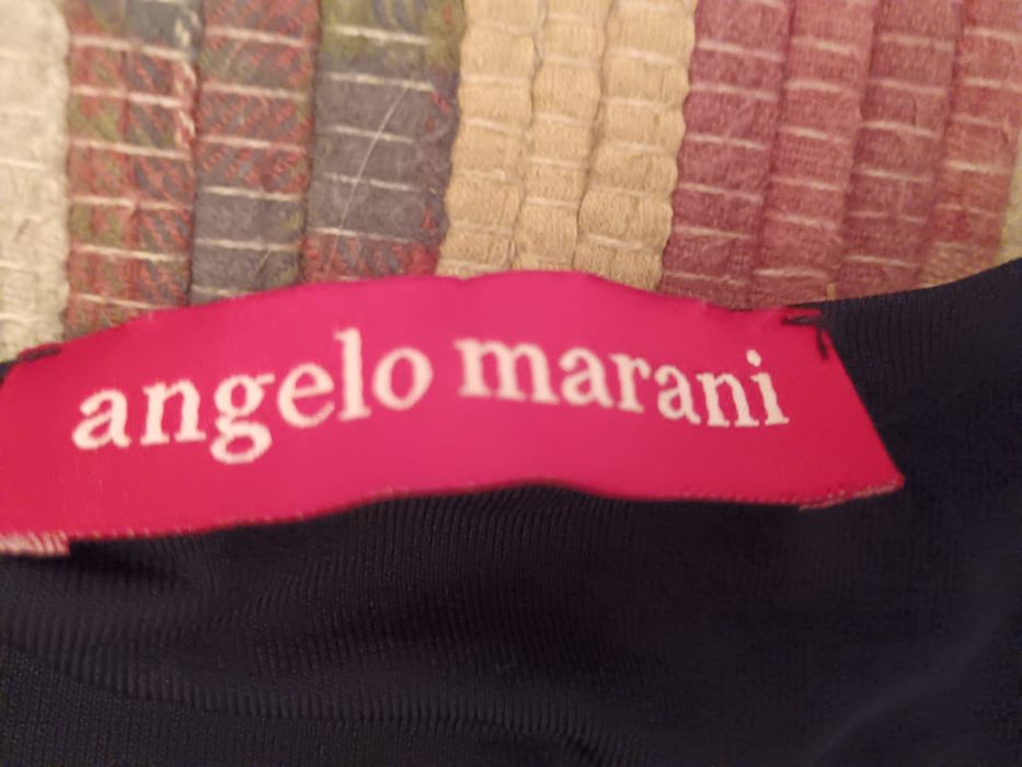 Blusa preta de tecido fino
