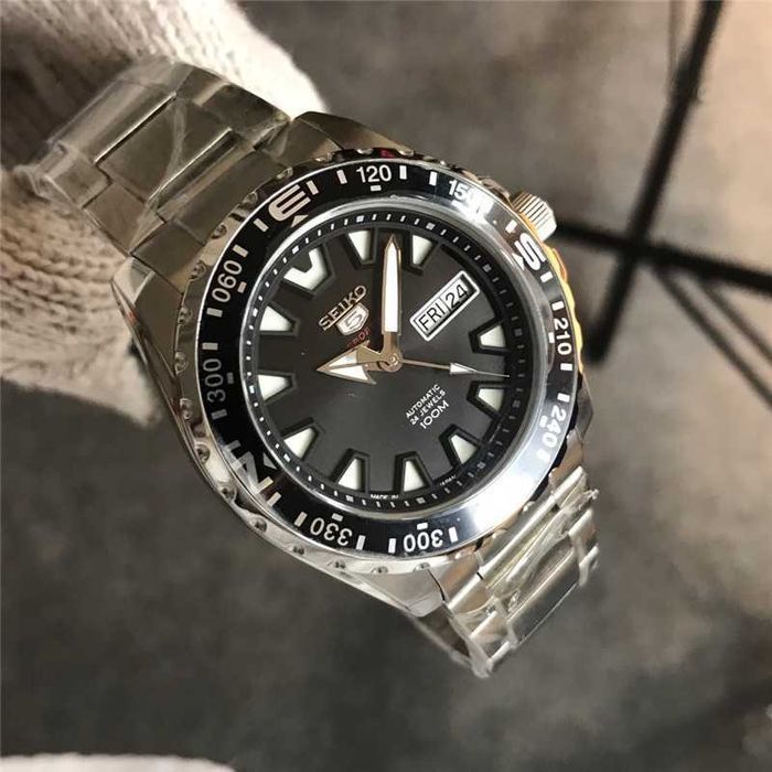 Годинник автоматичний Seiko 5 Sports Automatic blue dial stainless steel men's watch (Model SRP747J2)