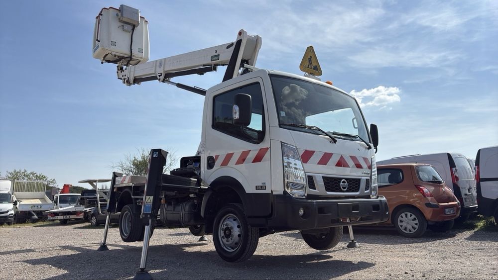 NISSAN CABSTAR 3.0 130cv Grua Cesto de 20M 2020 Apenas 33.000km ##OPORTUNIDADE##