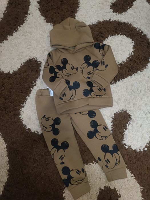 Продам костюмчик