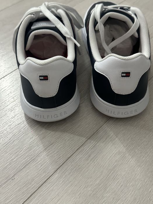 Шкіряні кросівкі Tommy Hilfiger 42 розмір (28см)