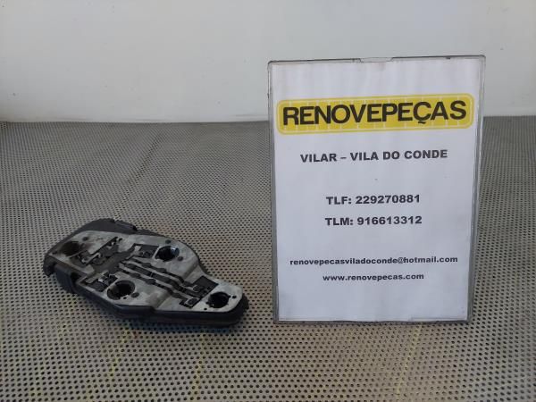 Suporte lâmpada direito NISSAN Primera Sedan (P10)