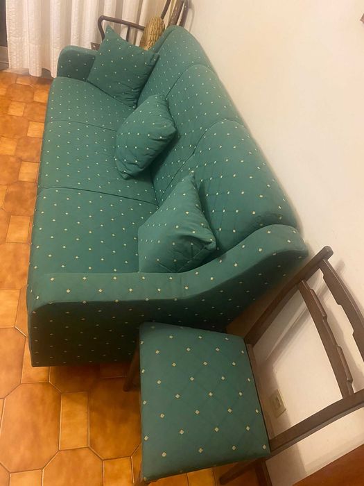 Conjunto sofás mesa e cadeiras
