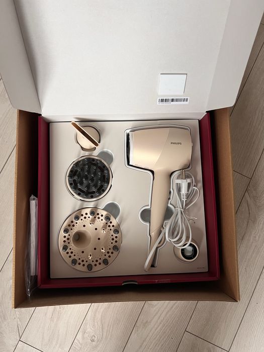 Фен Philips BHD829/00 з технологією SenseIQ