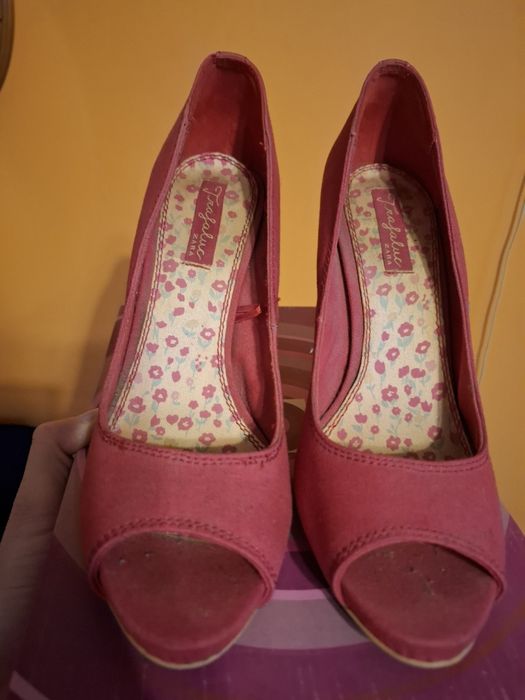 Zara- Czerwone materialowe buty na obcasie