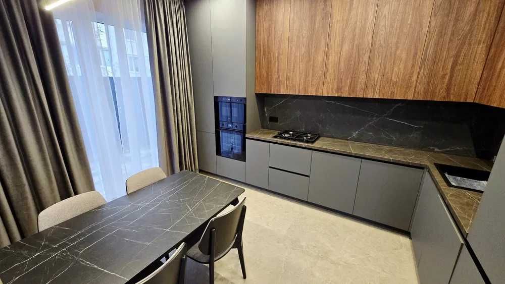 Вітаю. ГАЗ, ЦЕНТРАЛЬНІ КОМУНІКАЦІІ, будинок-дуплекс 125м2; Ліцей#1.