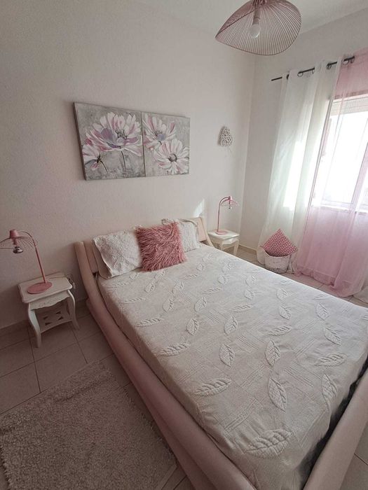 Alugo Quarto ao ano