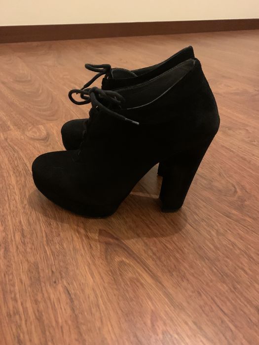 Prof, botins em pele de camurça pretos, tamanho 35