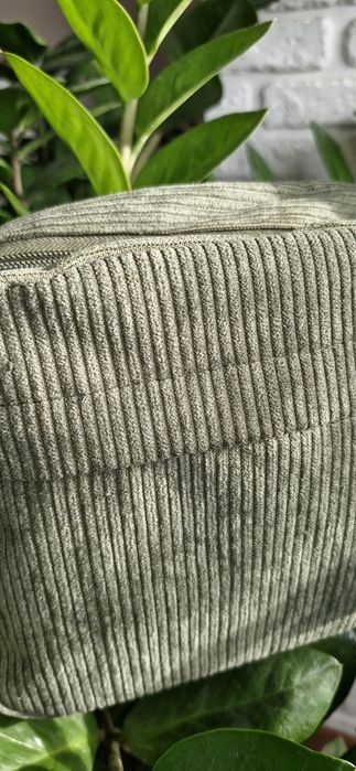 Маленька сумочка через плече з вельвету