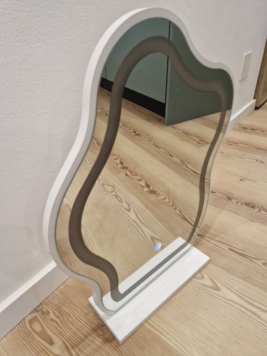 Espelho com iluminação, lacado a branco