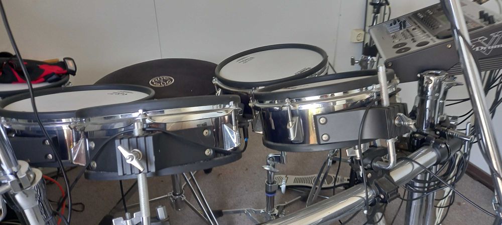 Roland TD20 V-Drums Profissional + altifalantes e misturador Jam-Hub