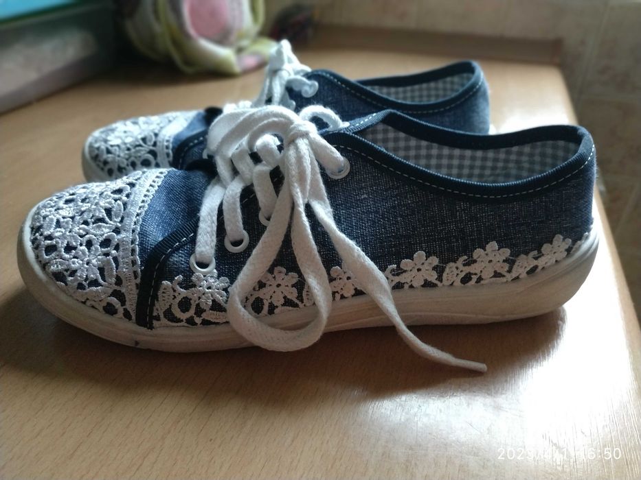 Kapcie buty materiałowe rozm. 36 dziewczynka uroczystości szkolne