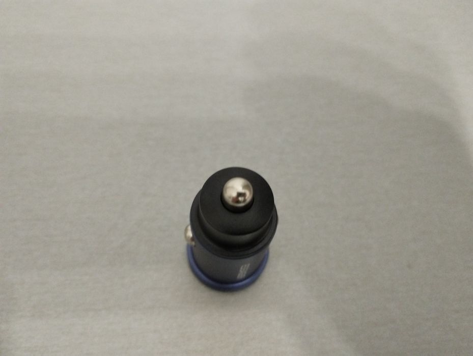 Автомобільний зарядний пристрій на 30W.