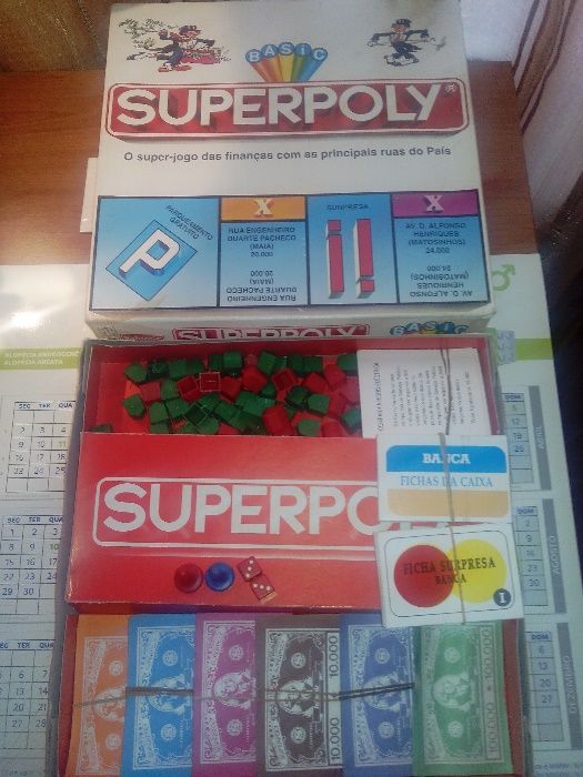 Jogo de Superpoly em boas condições.