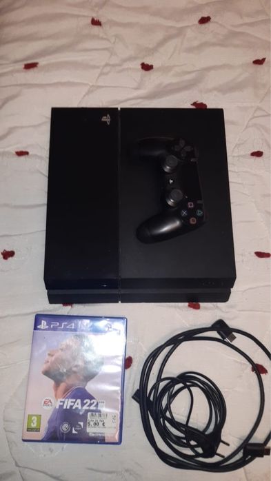 Ps4 com comando e um jogo