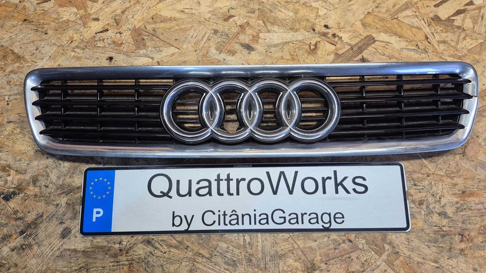 Grelha Capô Original Audi A4 B5 8D Facelift Preto Brilho com Cromados 1995 a 2001