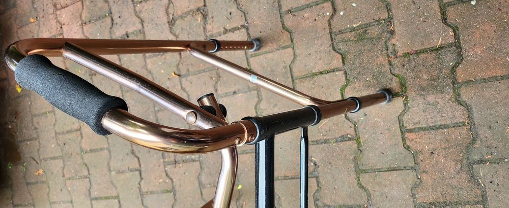 aluminiowy balkonik kroczący