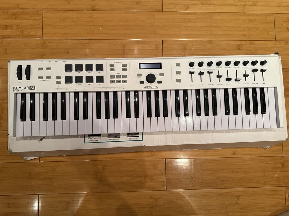 MIDI клавиатура Arturia KeyLab 61 пианино
