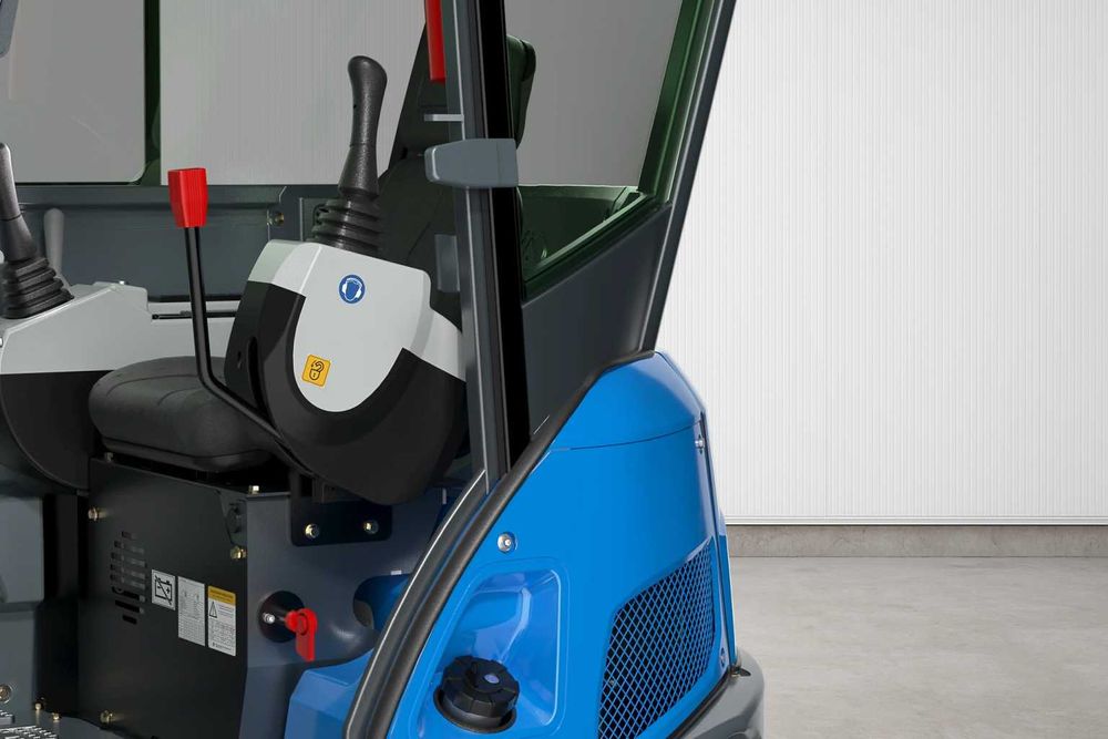 MINI GIRATORIA 3500kg R32-PRO - Cabinada A/C – Kubota V1505