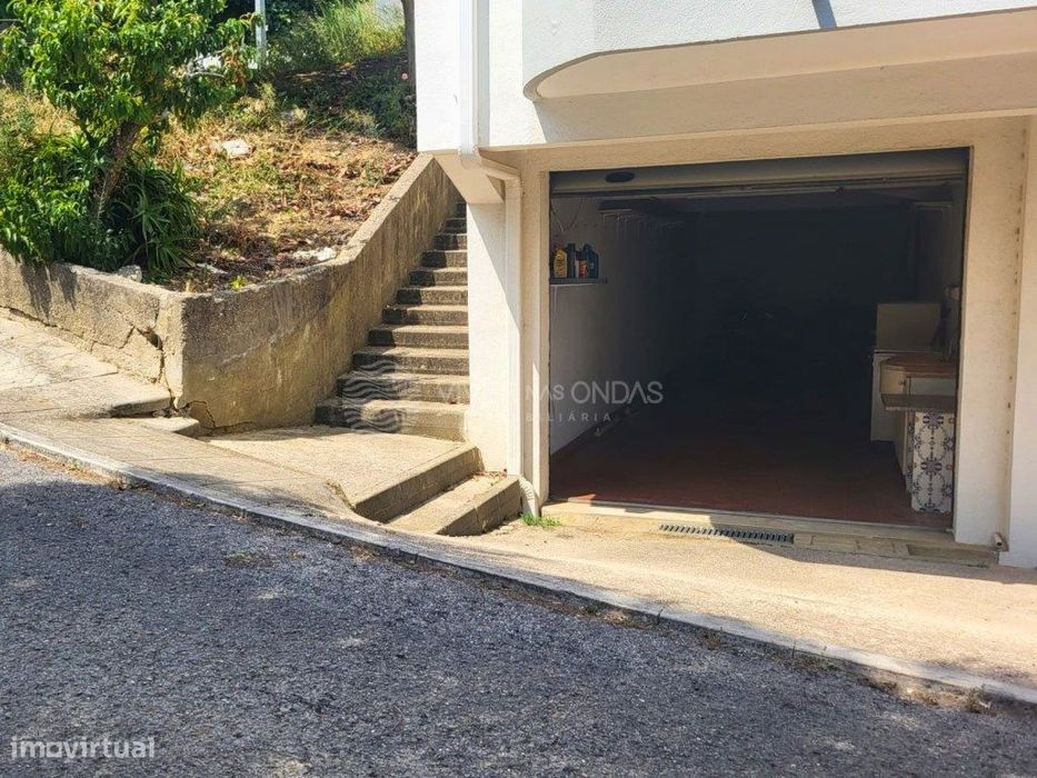 Garagem Espaçosa 43m2 - Capacidade para 2 Viaturas - a 10 minutos d...