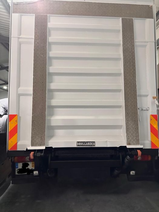 Volvo FL 240. 2008 COM PLATAFORMA cama cabine