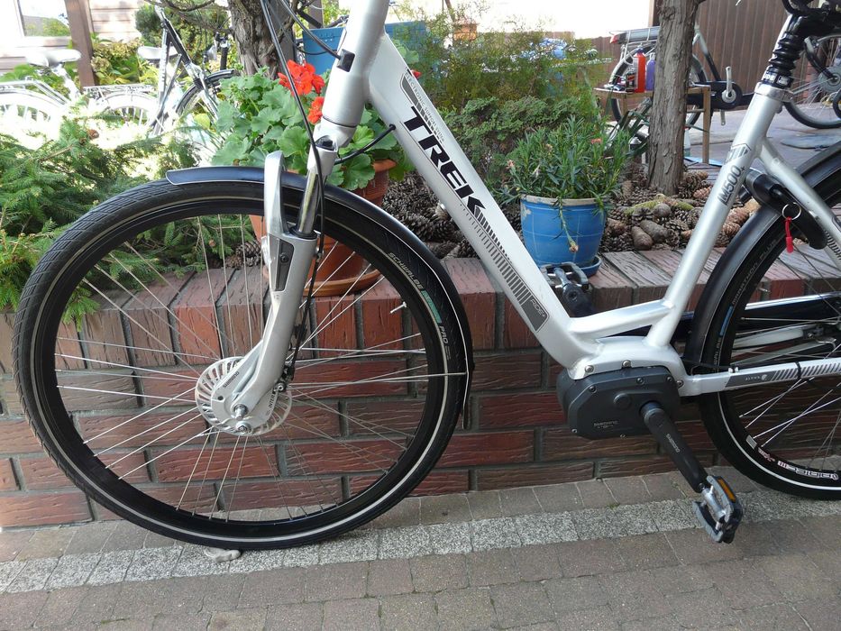 Rower elektryczny TREK LM500+,28"/50 central  Shimano-ładny sprawny