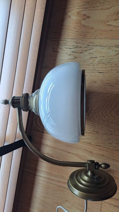 Stylowy kinkiet wewnętrzny szklanym kloszem