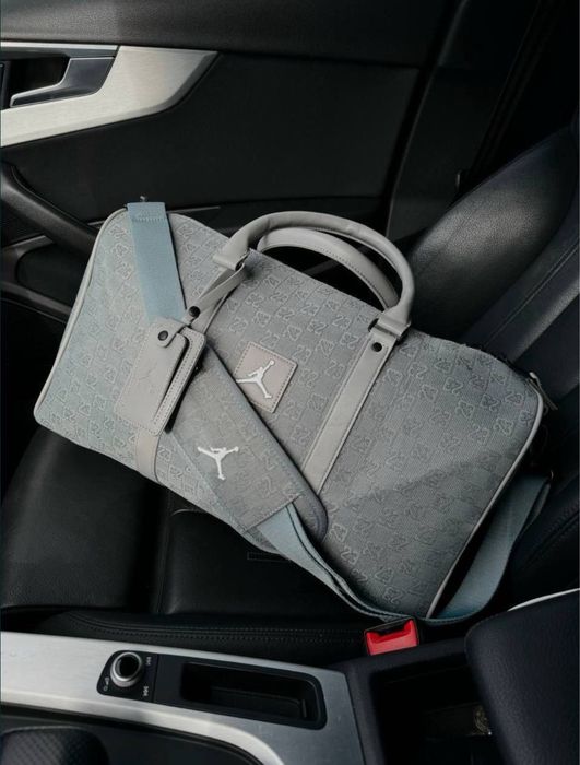Сумка Jordan Monogram duffle bag, дорожня сумка джордан сіра, спортивна сумка