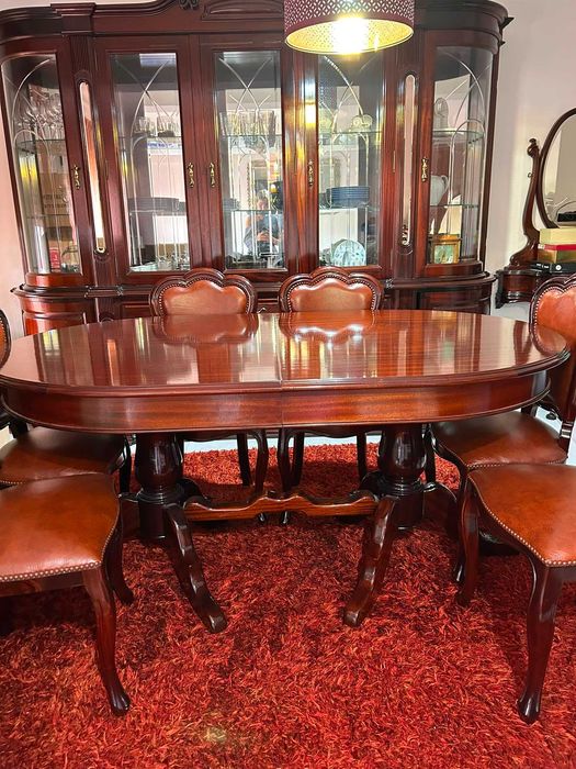 Conjunto de sala de jantar clássico