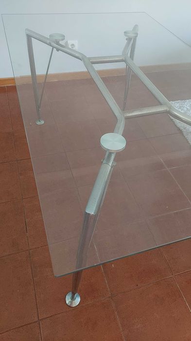 Mesa de jantar em vidro temperado