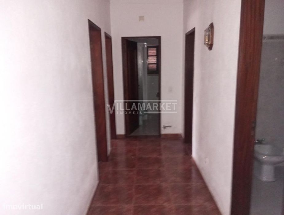 Moradia V3 isolada da banca com logradouro situada em Foros da Afeitei