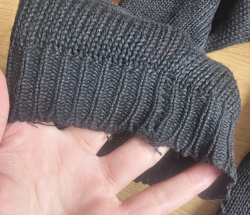 Sweter z koralikami