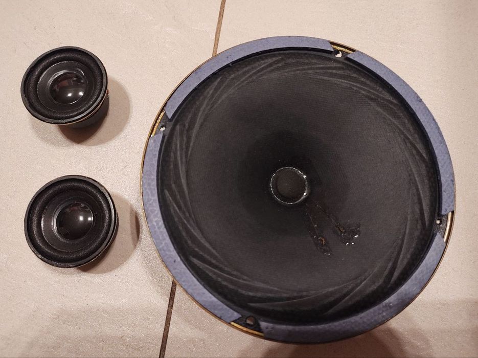 Динаміки для колонки