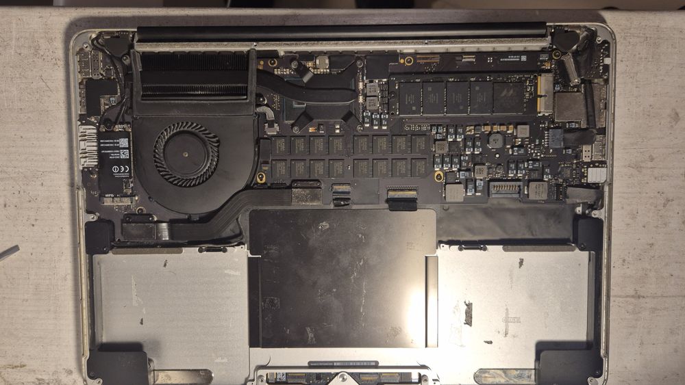 Mac book 13 Pro - uszkodzona matryca