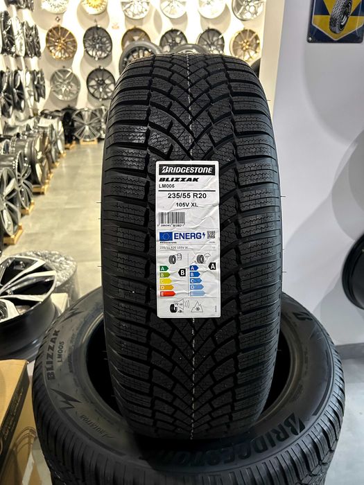 4x 235/55R20 Bridgestone Blizzak LM005 105V XL 2022r.