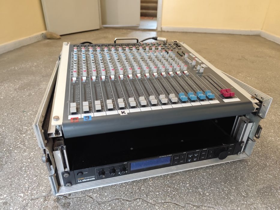 Mixer – ALLEN & HEATH ZED-14 + case