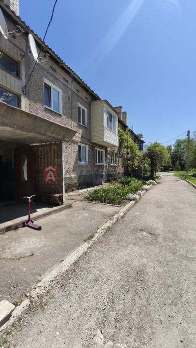 Продам 1 кімнатну квартиру центр смт Кринички