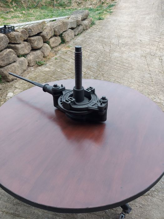 Classic Rustic Round Table64730168604162121