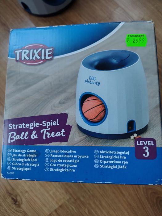 Mechaniczny dozownik smaczków dla psa.Ball & Treat