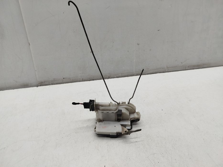 Fecho da Porta Frente Esquerdo - VOLKSWAGEN Polo Classic (6V2) | 95 - 09