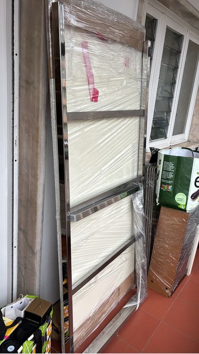 Vendo varios moveis (secretaria, mesa, roupeiro)