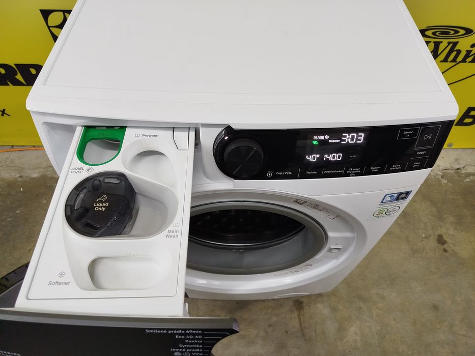 Пральна машина фірми AEG