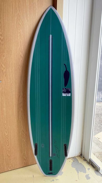 Prancha de surf Chilli Volume II TT EPS 5'10 28.90L