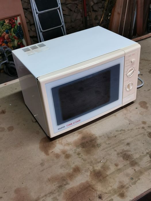 Microondas da marca SANYO
