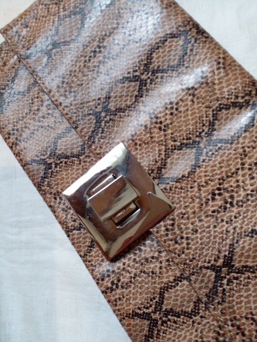 Сумка -клатч з зміїнним принтом