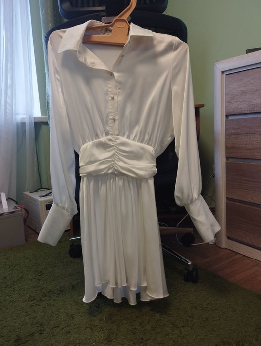 Плаття CHER 


---

Біло