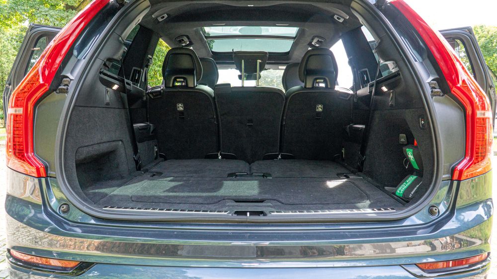 Wynajem Volvo XC90 – SUV Premium 7-osobowy